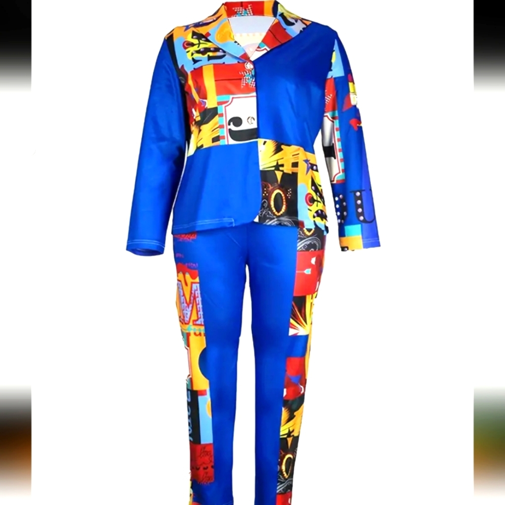 PLUS SIZE Pantsuit with 2 button closure on Jacket